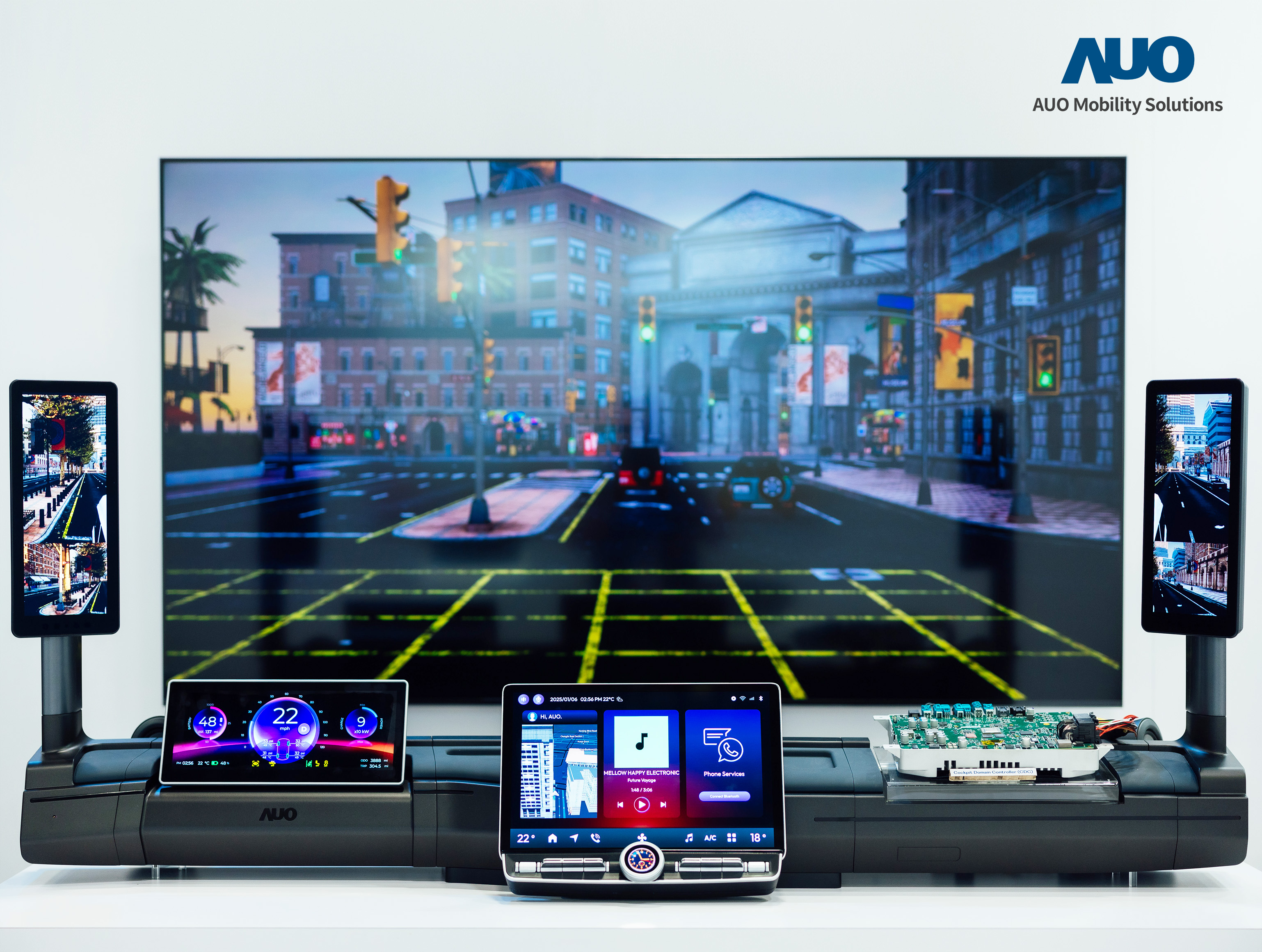 好体育官方app下载智慧行动推出智慧座舱域控平台，支持CDC、分区架构并整合AI运算模块，提供智能体感与座舱互动功能，驱动个人化座舱功能全面升级。