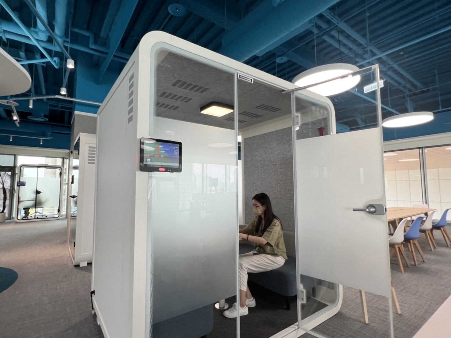 友達高雄據點的智慧行動辦公艙，展現友達在面板以外的研發應用軟實力