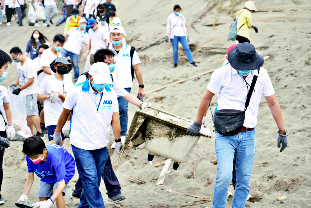 友達永續基金會2022 Ocean Party活動，與桃園市政府環保局、海湧工作室、觀音樹林里社區多方合作，一同手護台灣藍色海岸