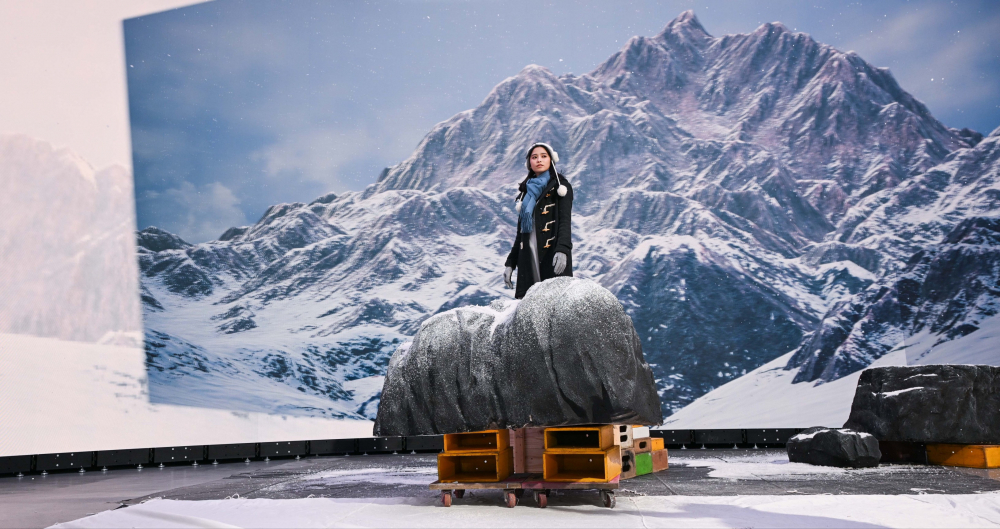 友達顯示屏專業調校技術與專案安裝經驗，使顯示屏呈現創作者想表達的精緻內容，讓表演者有沉浸式臨場感使演出逼真