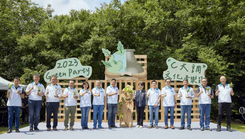 友達光電攜手供應商夥伴及台中市政府，共同倡議及推廣加樹減塑、節能減碳的淨零綠生活