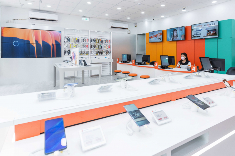 創利空間智慧零售軟硬整合方案，協助台灣大哥大門市完成數位內容行銷系統的佈建，打造全新世代的數位服務據點