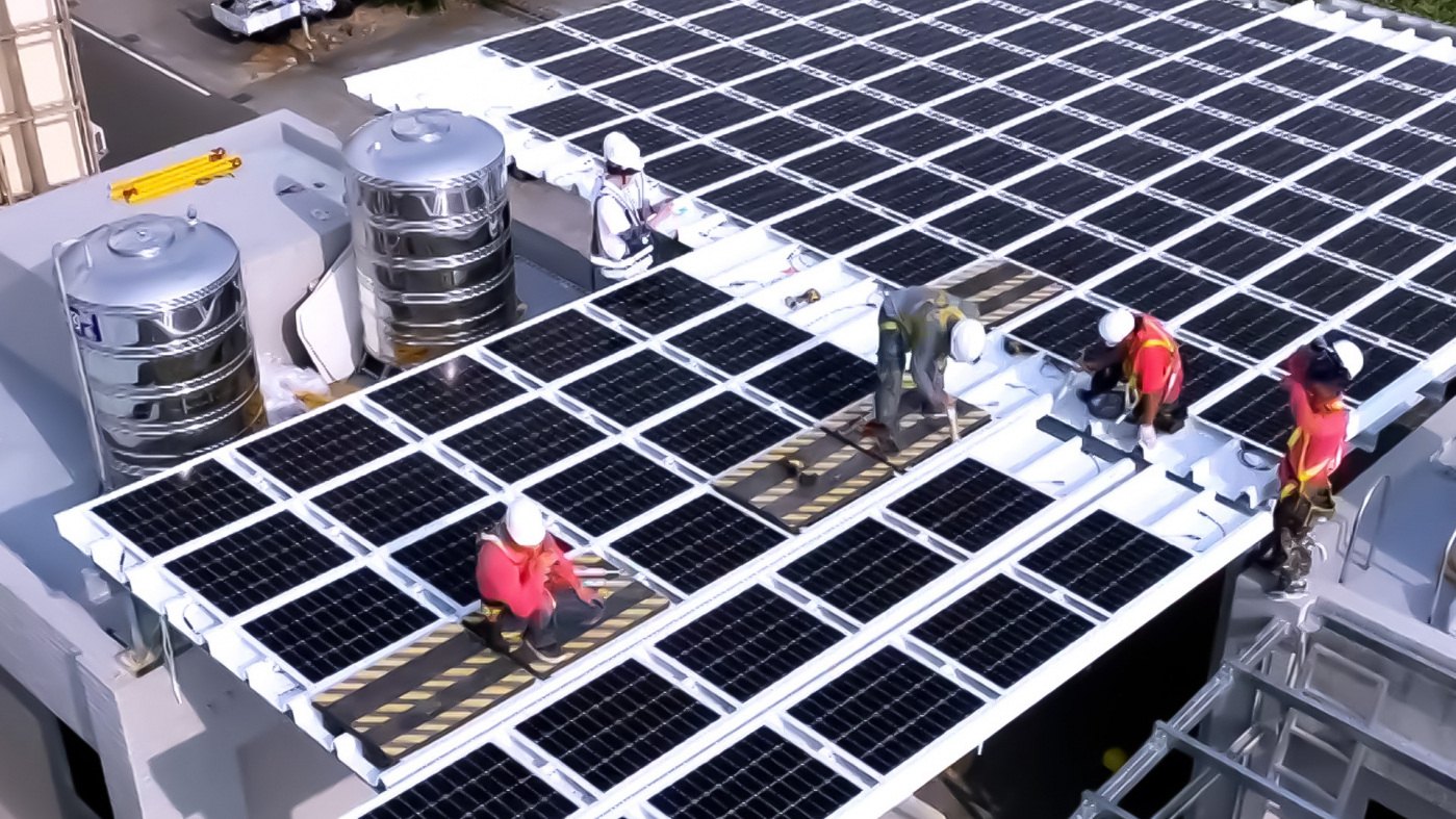 友達打造光電建築一體化整合建材，開發SunSteel光電整合型浪板，實現快速安裝、避免二次施工，讓屋頂光電躍升未來建物新標配。