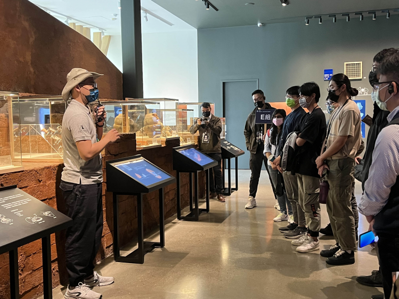 友達招募員工為文化志工，擔任文化館導覽大使，積極推廣文資保存、文史教育