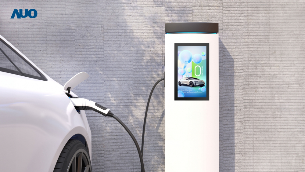 友達「EVSE車用充電樁解決方案」專為電動汽車充電樁設計，具有高亮度、克服戶外艱難環境的耐溫、耐紫外線等特性，並搭載散熱性及擴充性強的高效能工業電腦，可實現人機互動訴求，如資訊顯示、支付等應用