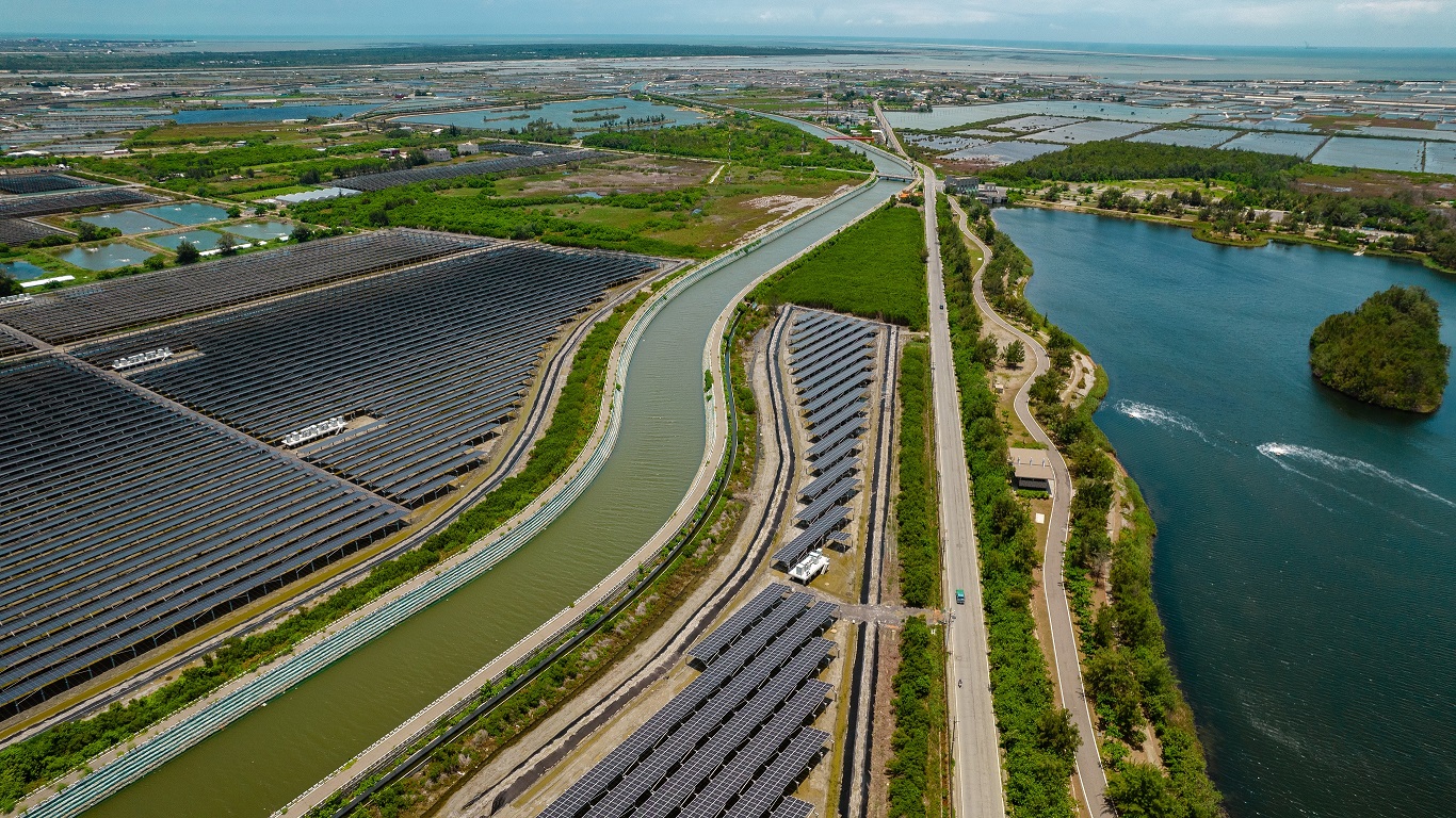 友達能源事業提供智慧能源管理、太陽能監控管理、全方位電廠建置及運維解決方案，並擁有管理超過6000案場的經驗