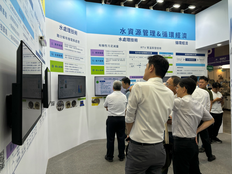 友達以深厚的智慧製造經驗發展永續戰略，積極延伸價值鏈，轉化成可供外界使用的綠色智慧服務，進軍SEMICON Taiwan 2024，提供半導體產業鏈打造AI世代的永續即戰力。