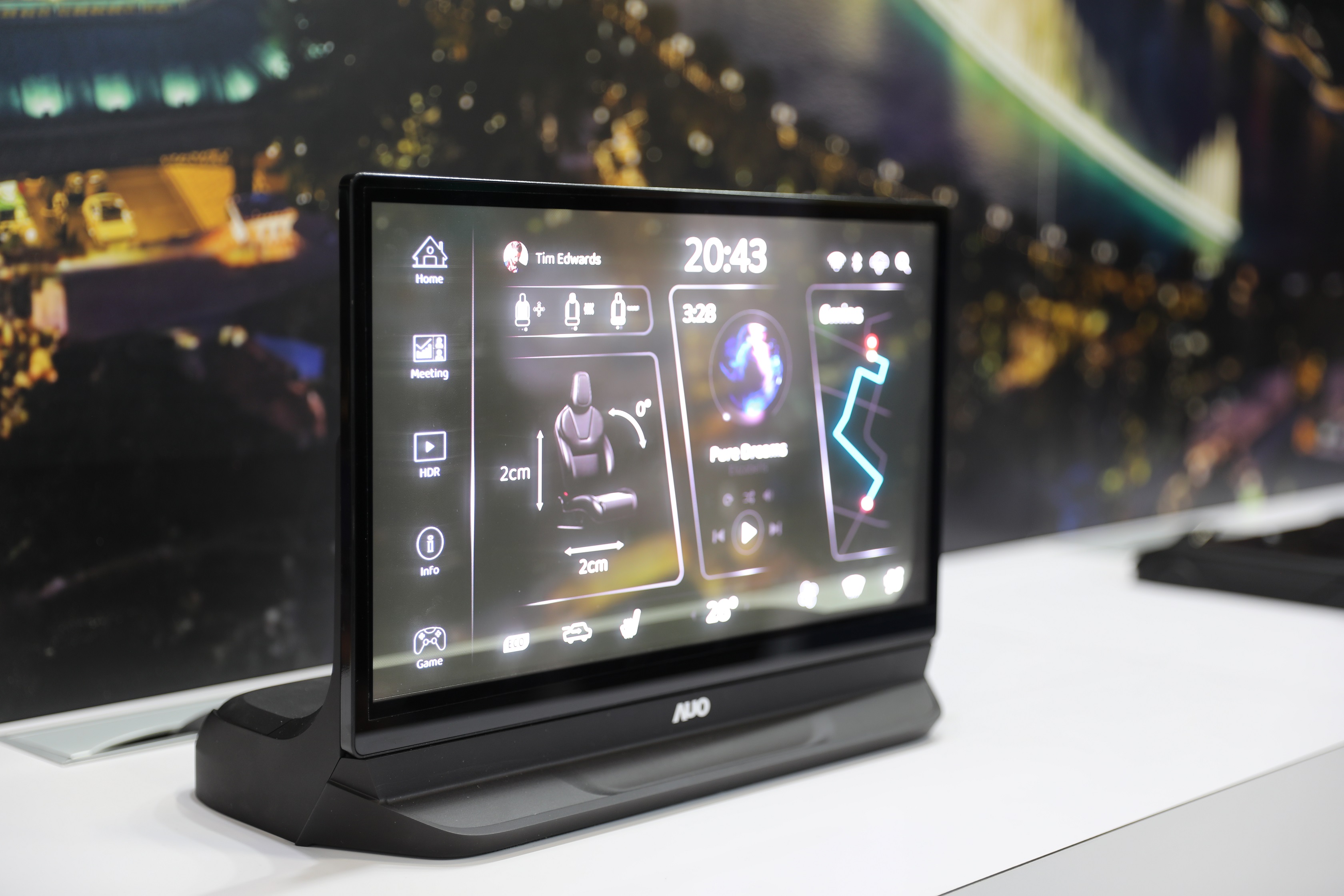 友達將Micro LED透明顯示技術整合黑切換技術的解決方案，釋放強大的技術自主開發能力，跨越室內外應用界限，開創業界第一台17.3吋快速黑切換透明觸控Micro LED顯示器