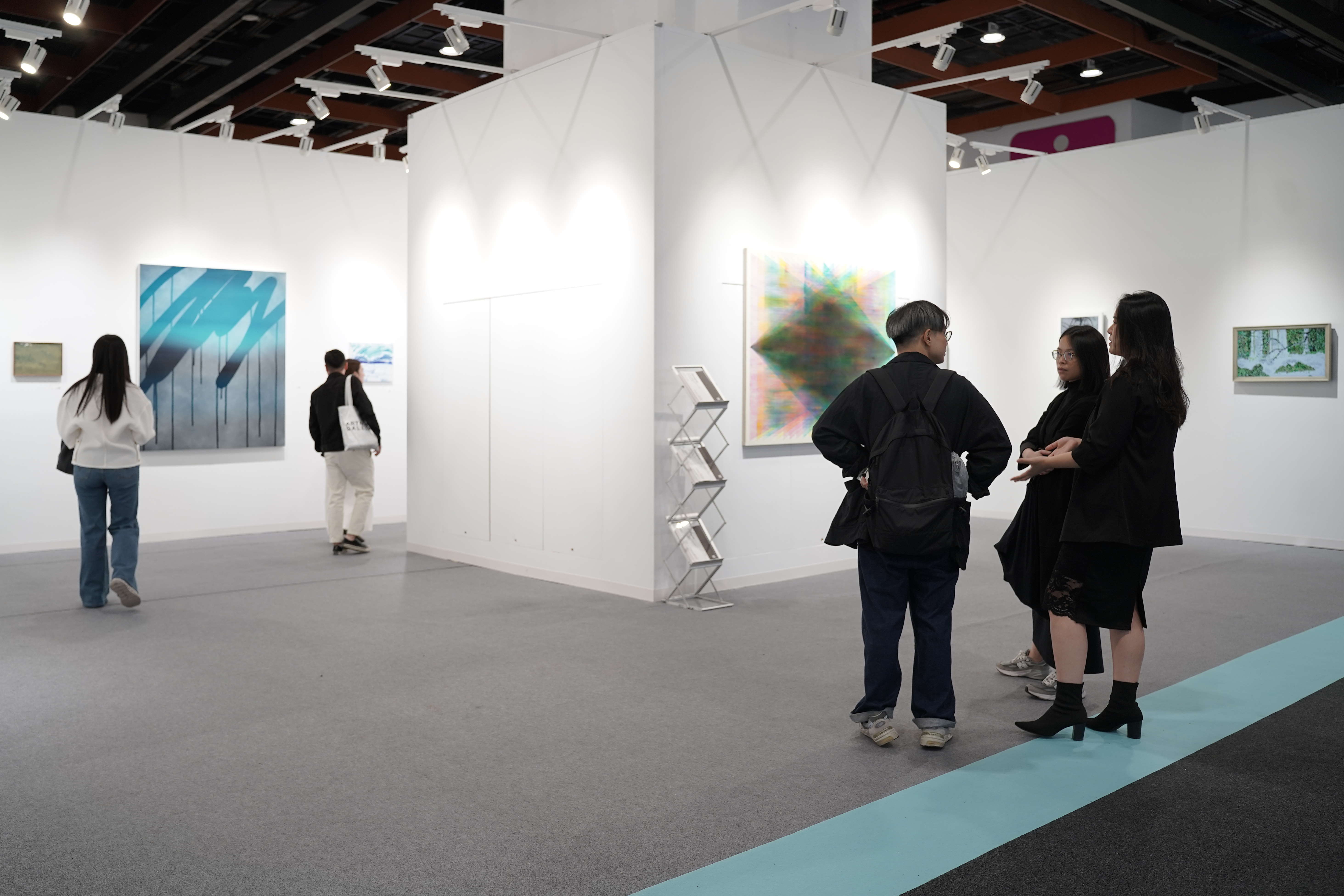 友達FindARTs將數位藝術與傳統媒介連結起來，不僅為觀眾呈現出卓越的視覺饗宴，更期望啟發新的藝術創作與展示形式，揭開數位藝術的新殿堂