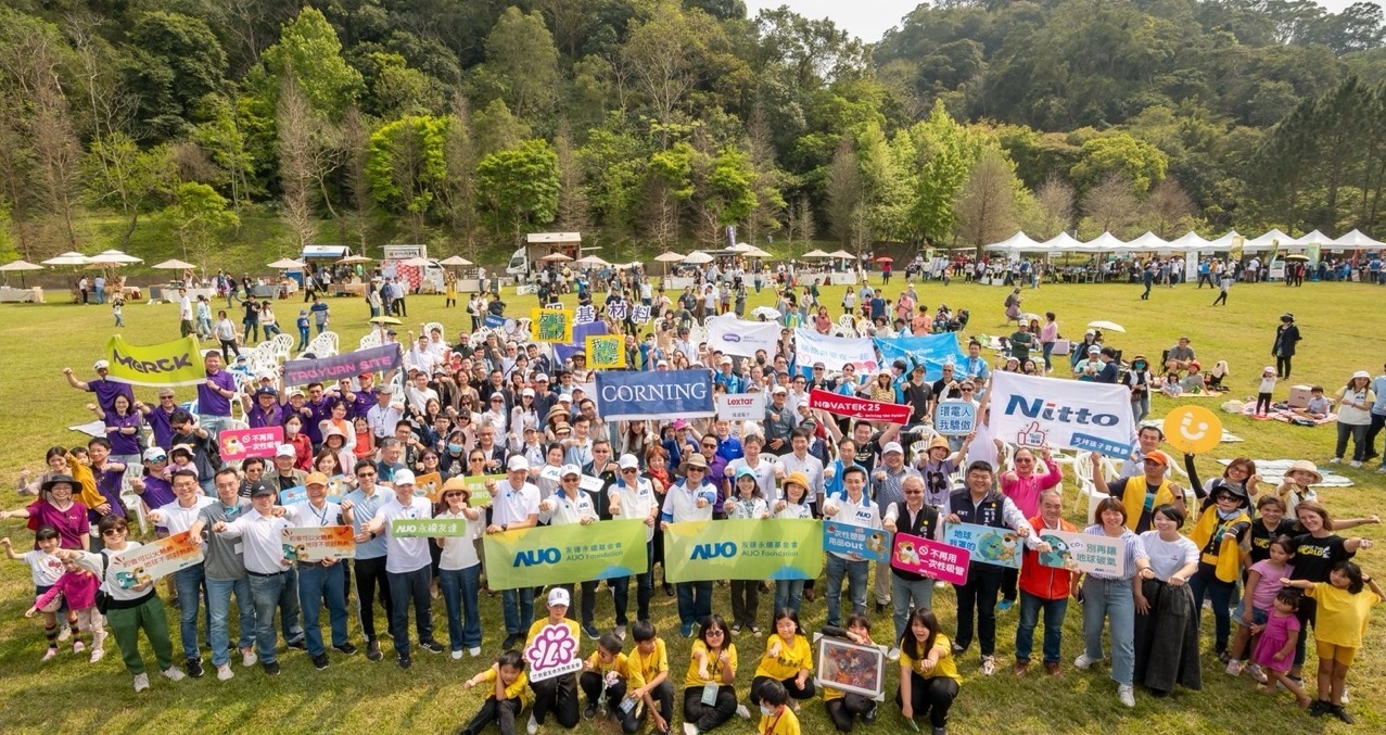 友達致力永續平衡發展，第14年入選DJSI世界指數成分股（DJSI World），在全球頂尖電子設備儀器元件產業展現卓越的永續競爭力，獲國際指數肯定