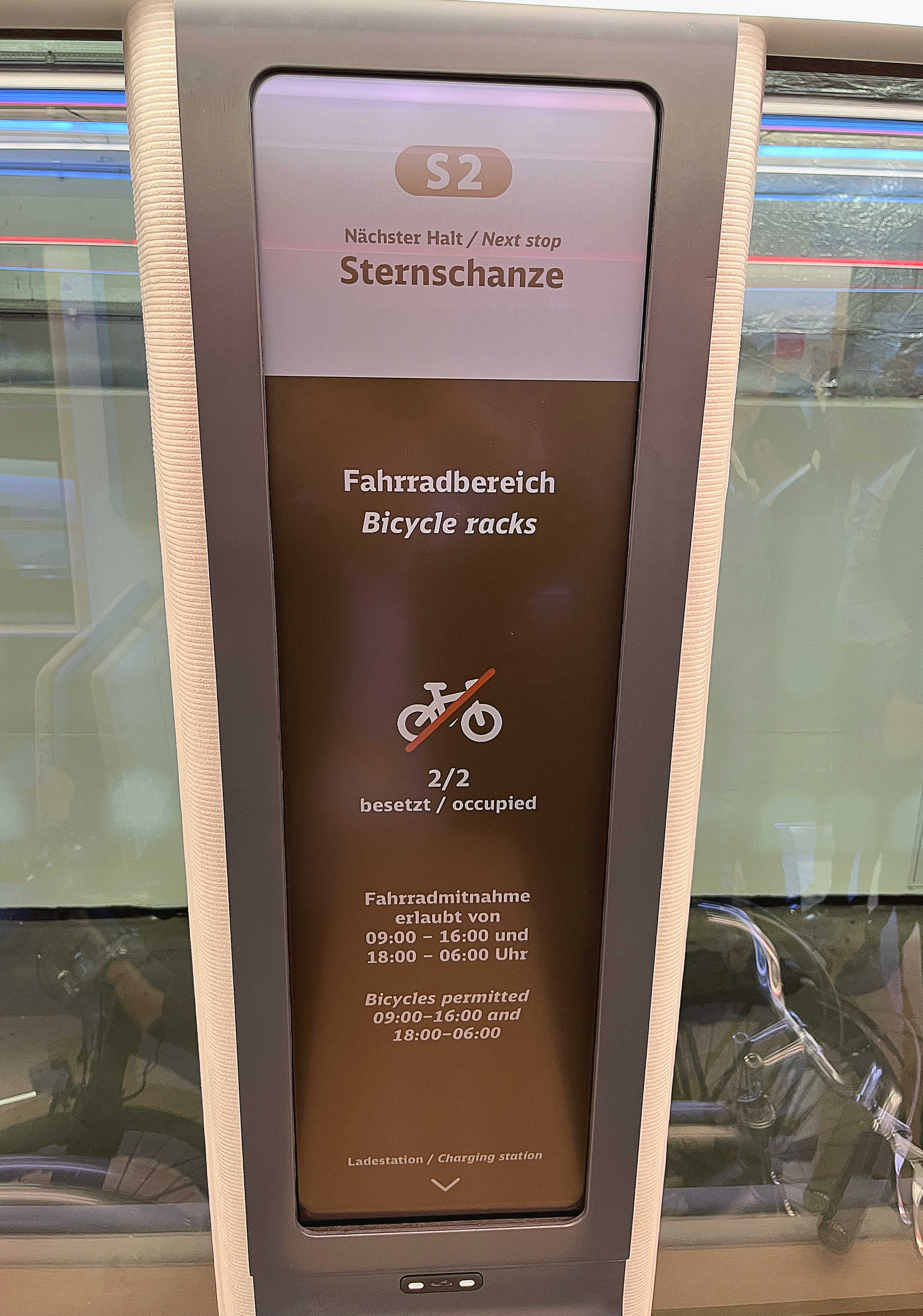 達擎HiRaso顯示技術採用膽固醇液晶獨特的雙穩態特性及反射環境光線的方式，發揮最佳能源運用效率，其僅在更換顯示畫面時才消耗電力，在持續靜止的畫面顯示上則為零耗電，與傳統液晶顯示技術相比大幅節省90%能耗。