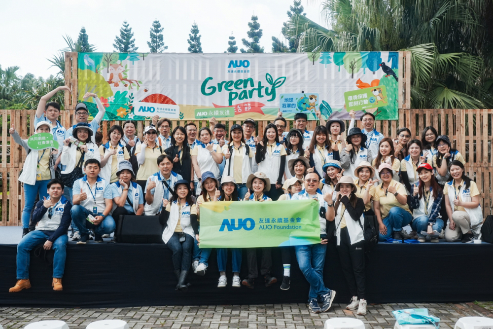 友達積極推動低碳轉型、節能減碳與減塑行動，落實環境承諾與社會責任，榮獲「台灣百大永續典範企業獎」